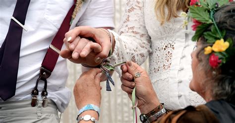 Wiccan handfasting tradition